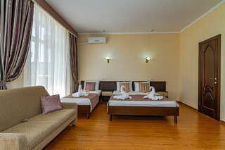 Гостиница Георгий Витязево Классический четырехместный номер-4